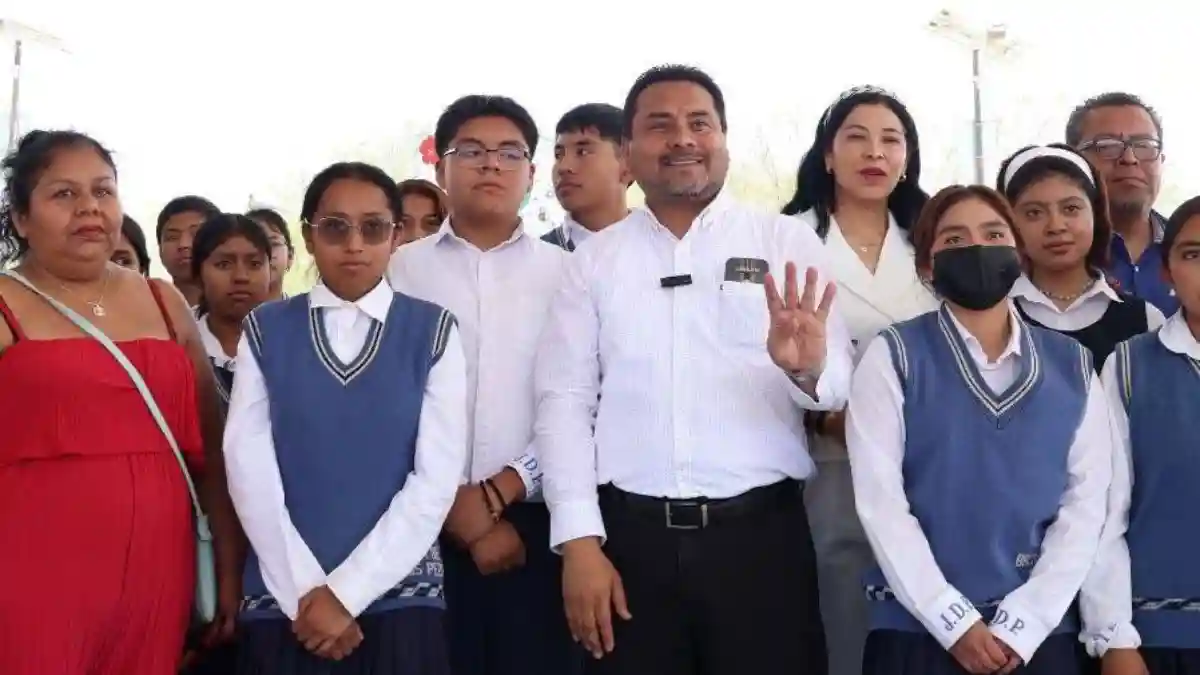 “De aquí saldrán médicos, abogados y líderes”: Barroso entrega techado en bachillerato de San Pablo Tepetzingo