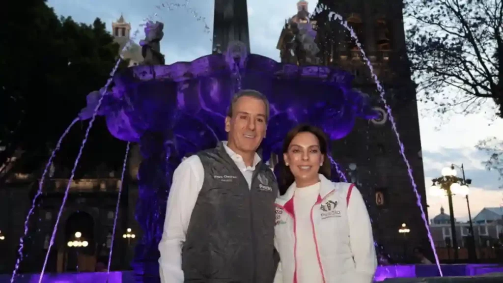 Impulsa Pepe Chedraui Mujeres que Brillan con iluminación violeta de las fuentes de la ciudad por el Día de la Mujer
