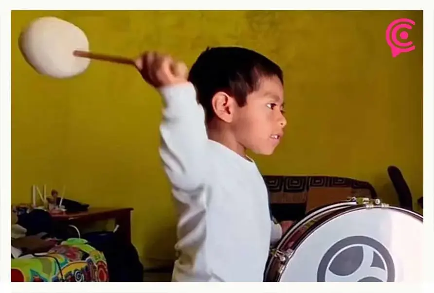 Conoce a Gabriel, niño de Puebla que sueña con ser director de orquesta