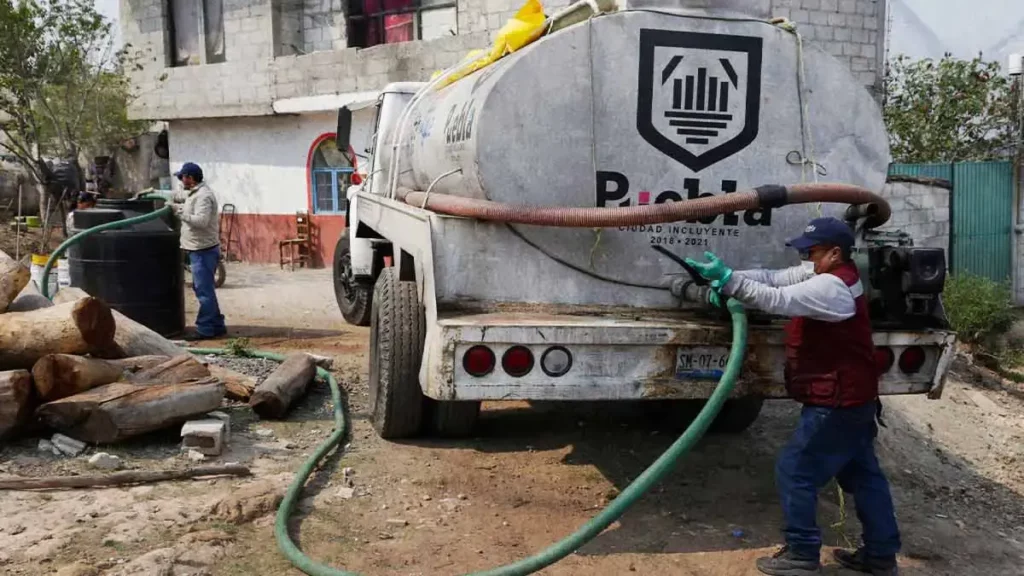 Comprará gobierno más de 100 pipas para abastecer de agua a Puebla capital