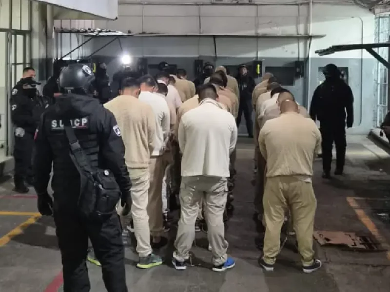 Operativo interinstitucional garantiza traslado ordenado en el Centro Penitenciario Regional de San Pedro Cholula