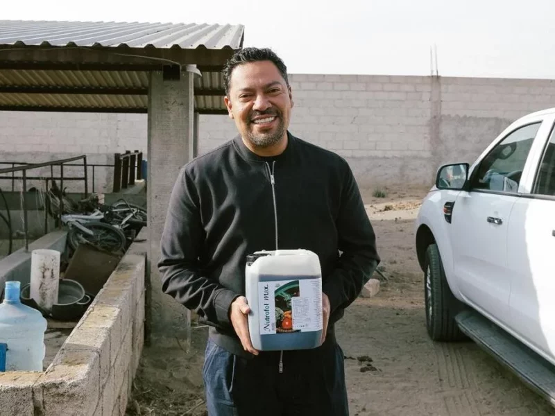 Andrés Villegas entrega fertilizante orgánico a productores de Ciudad Serdán
