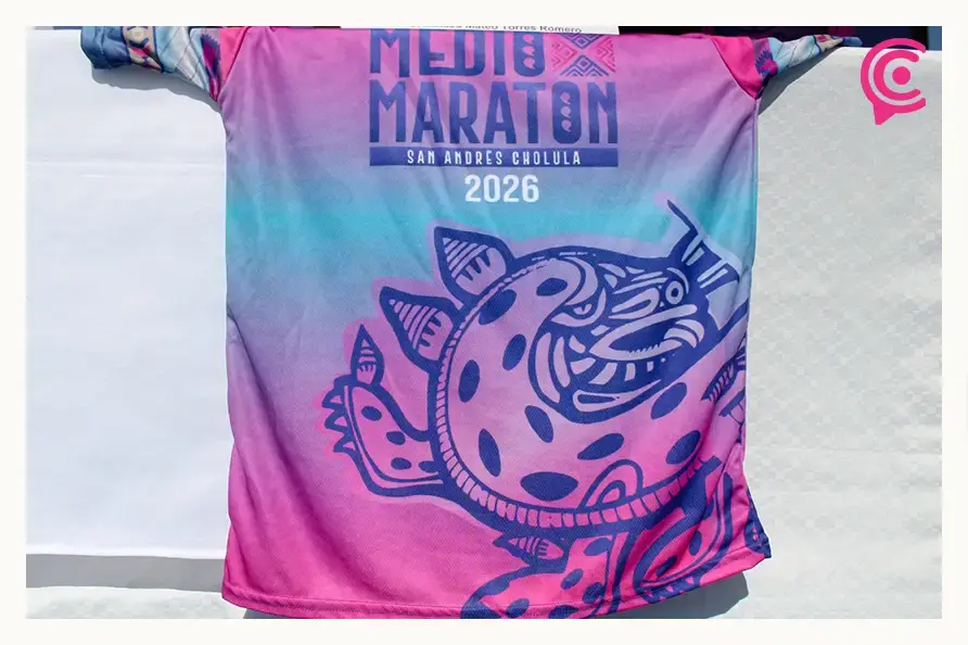 Presentan medalla y playera del Medio Maratón Equinoccio San Andrés Cholula 2026