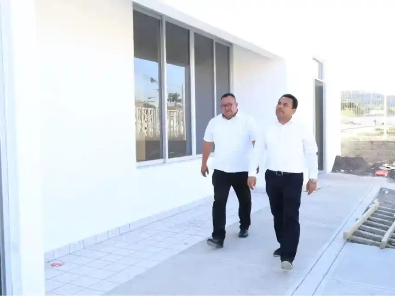 Alejandro Barroso supervisa albergue del Hospital de la Mujer; obra supera el 90% y está por inaugurarse