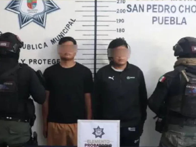 Policía de San Pedro Cholula detiene a dos personas por probables delitos contra la salud en Manantiales