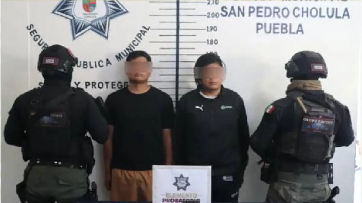 Policía de San Pedro Cholula detiene a dos personas por probables delitos contra la salud en Manantiales