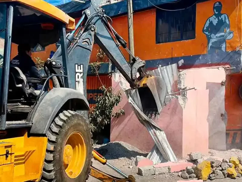 Ayuntamiento de Puebla derriba construcciones ilegales en colonia Santa Margarita 