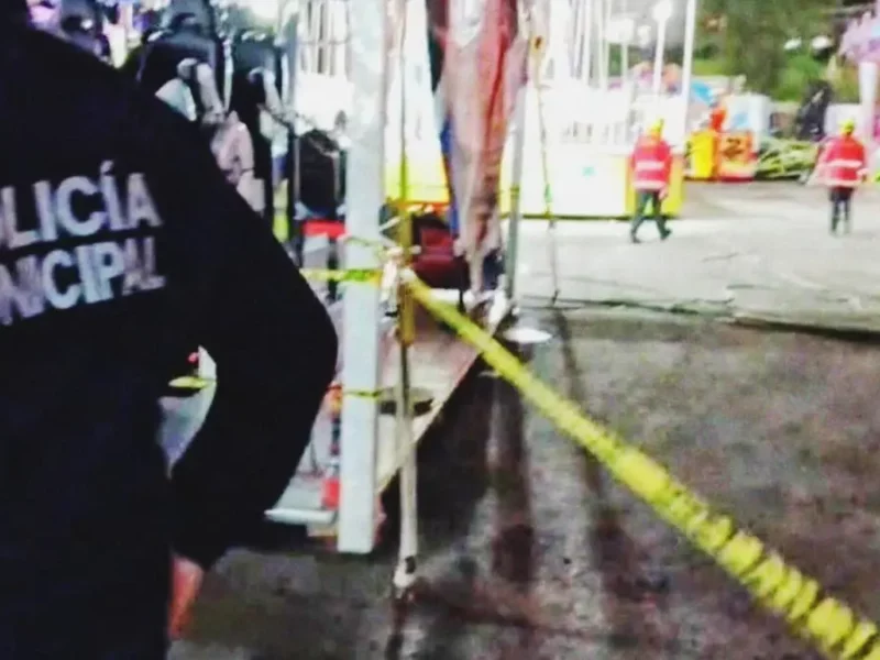 Hombre murió tras caer de juego mecánico en la Feria de las Flores de Huauchinango
