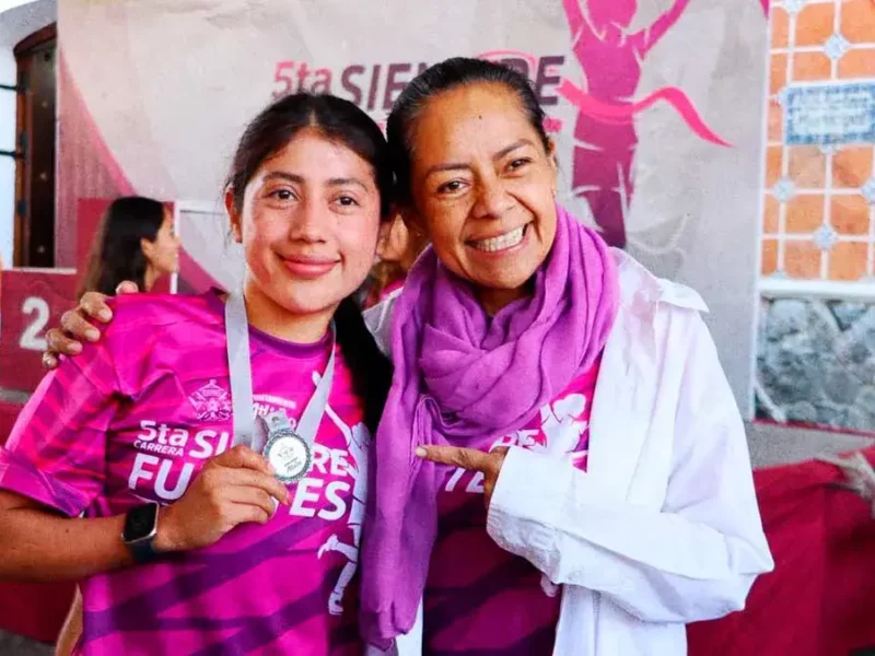Ariadna Ayala encabeza la carrera “Siempre Fuertes” en Atlixco