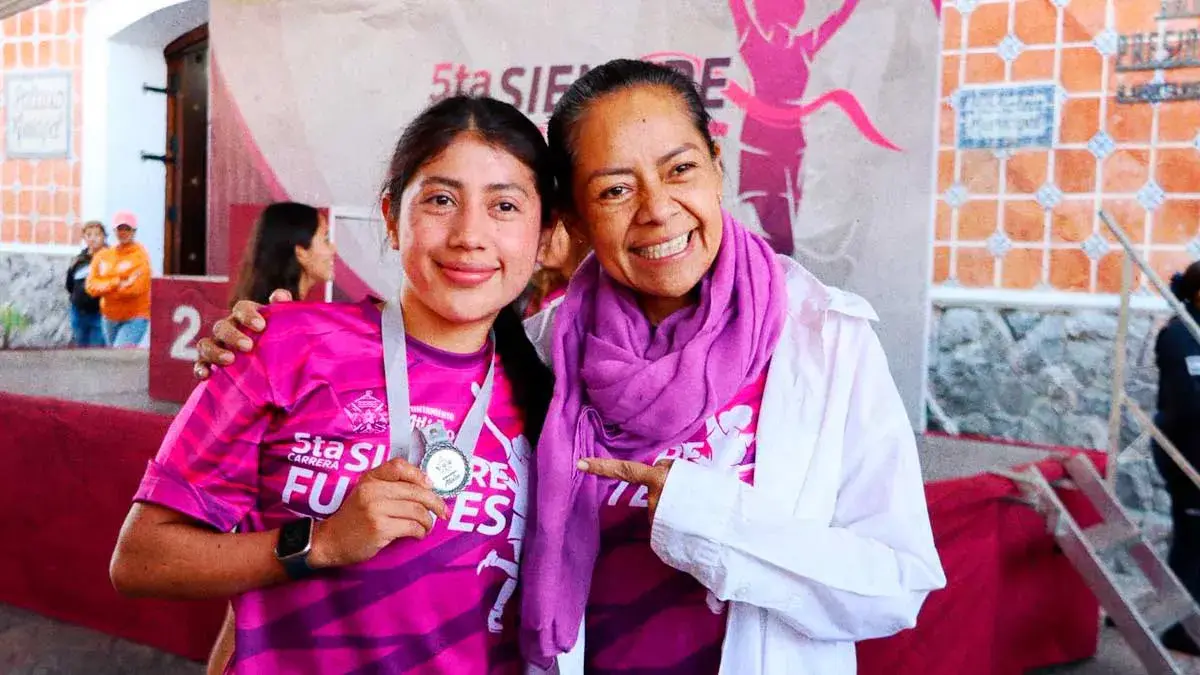 Ariadna Ayala encabeza la carrera “Siempre Fuertes” en Atlixco