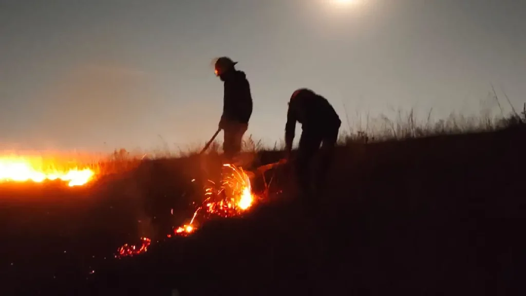 Protección Civil de San Pedro Cholula y corporaciones estatales controlan incendio en el Cerro Zapotecas