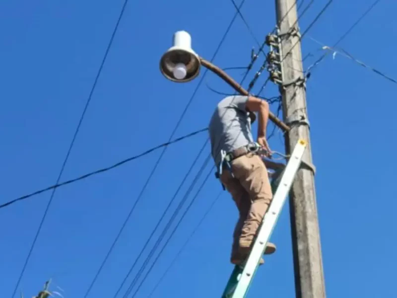 Con el programa #ZacatlánIluminado, hay más luz y seguridad en colonias, barrios y juntas auxiliares
