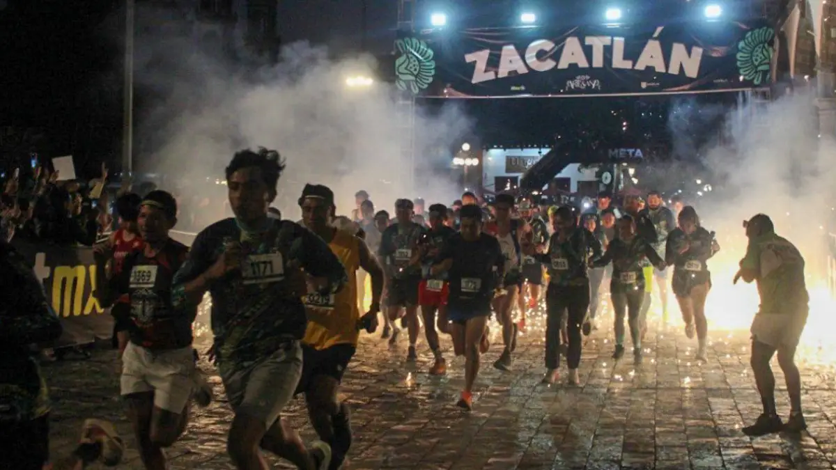 Carrera Nocturna de Artesana reúne a mil 500 corredores de todo el país: fue la mejor