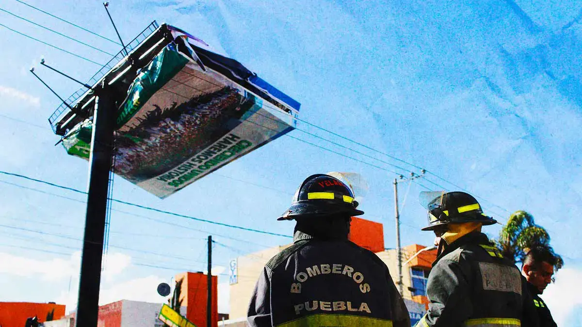 Fuertes rachas de viento ingresan a Puebla con Frente Frío 40; caen tablas en Paseo Bravo