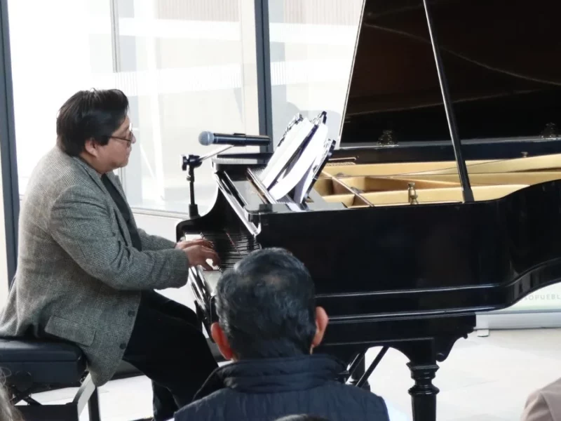 Durante el evento, se presentó el compositor, intérprete y pianista poblano, Daniel Jiménez García