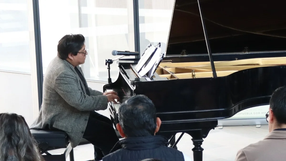 Durante el evento, se presentó el compositor, intérprete y pianista poblano, Daniel Jiménez García