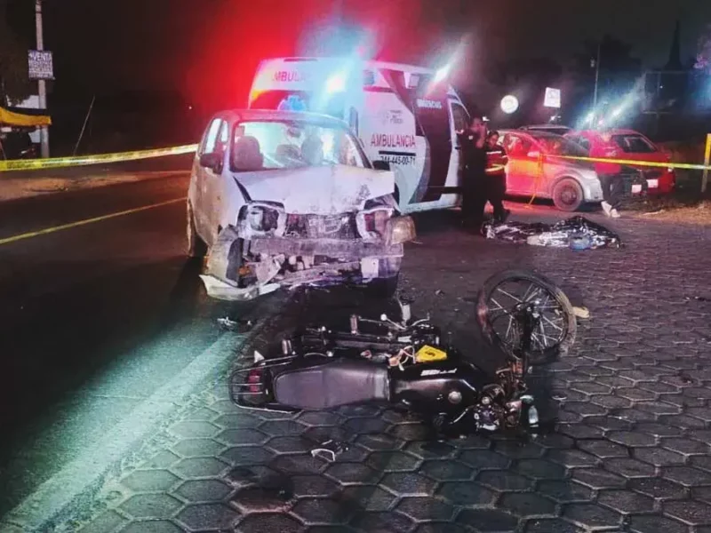 Motociclista murió por choque contra Atos en Atlixco, Puebla; automovilista invadió el sentido contrario