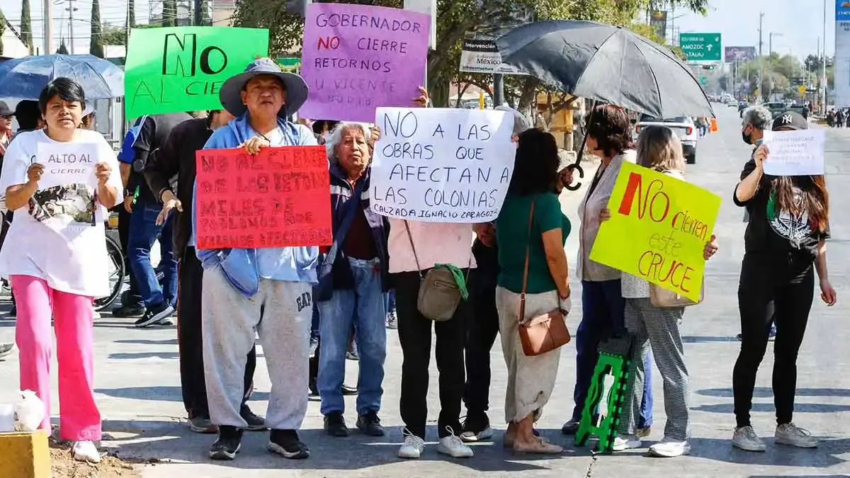 Vecinos bloquean la Calzada Zaragoza por rechazo al "Paseo de Campeones"; segundo día de manifestaciones
