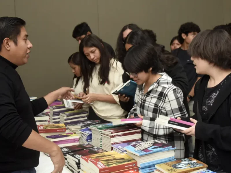 Forman BUAP y Fondo de Cultura Económica lectores responsables