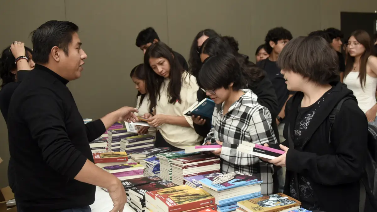 Forman BUAP y Fondo de Cultura Económica lectores responsables
