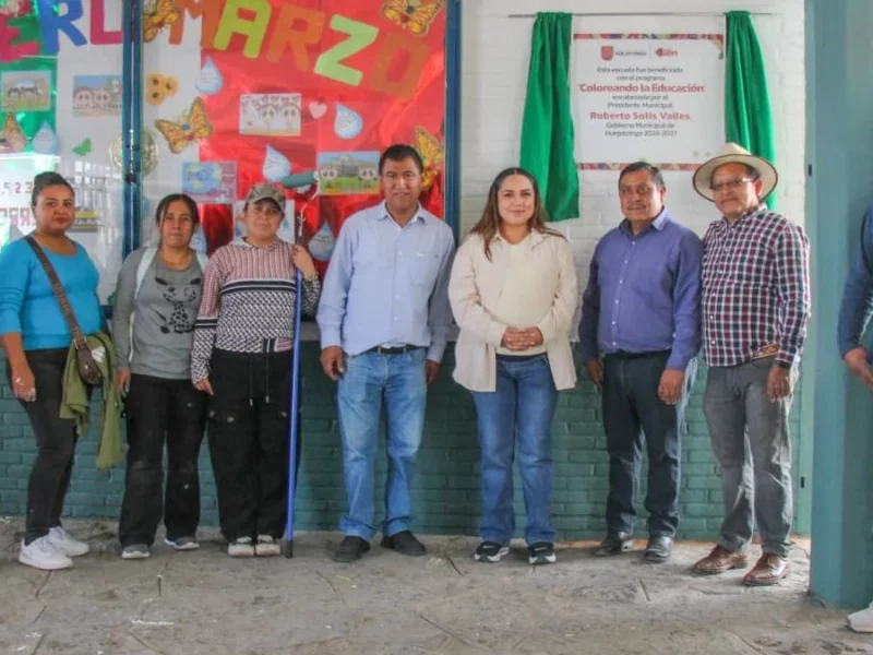 Roberto Solís lleva el programa "coloreando la educación" a Santa Ana Xalmimilulco; suman 34 escuelas intervenidas