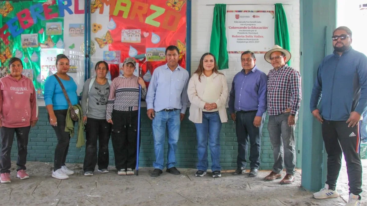 Roberto Solís lleva el programa "coloreando la educación" a Santa Ana Xalmimilulco; suman 34 escuelas intervenidas