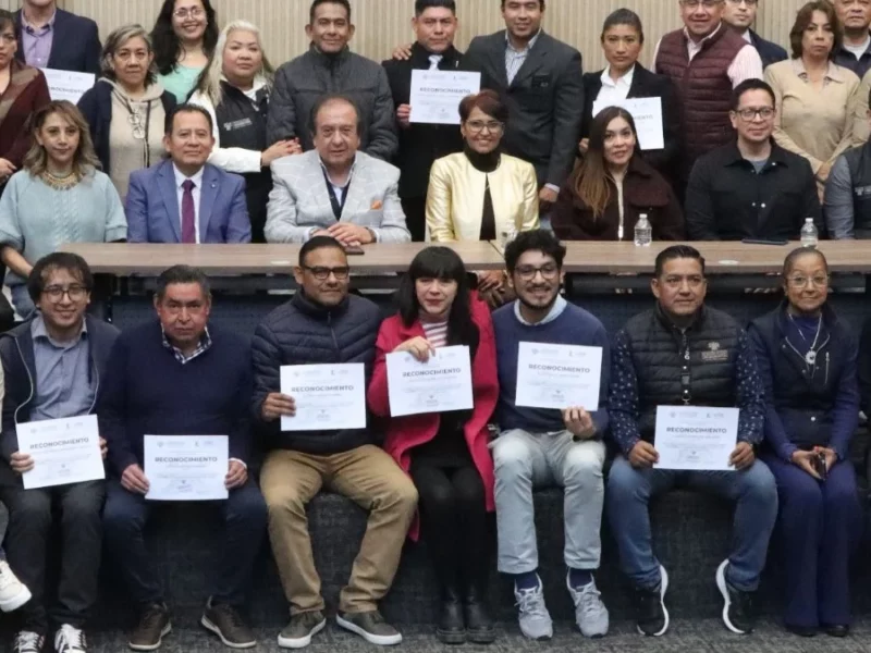 Reconocen a 49 servidores públicos del Congreso de Puebla por su profesionalismo} (1)