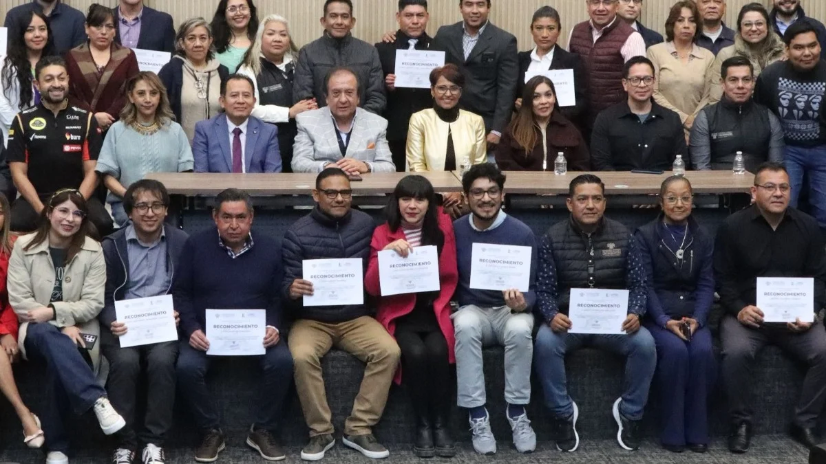 Reconocen a 49 servidores públicos del Congreso de Puebla por su profesionalismo} (1)
