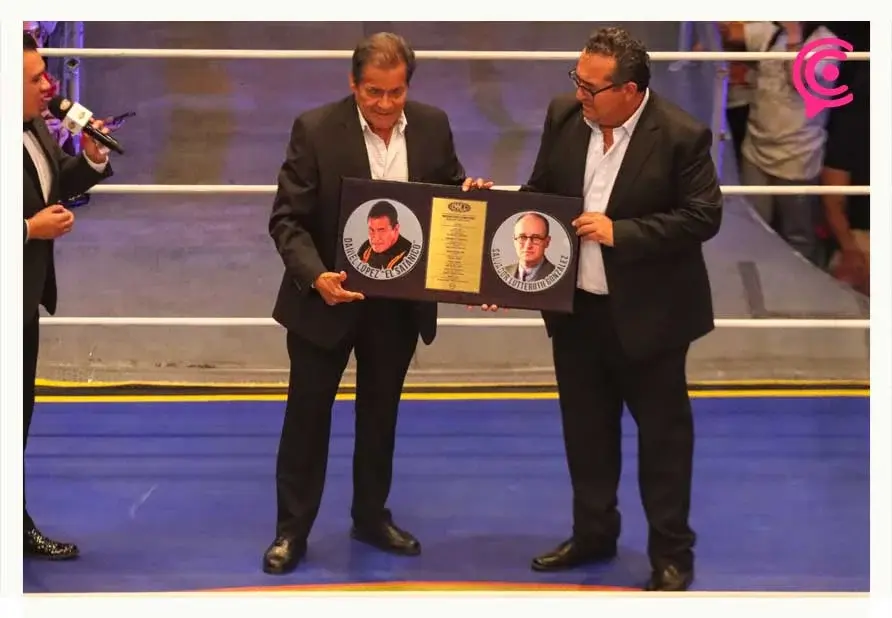 Arena Puebla ovaciona a "El Satánico" y fundador de la CMLL en “Homenaje a dos leyendas”