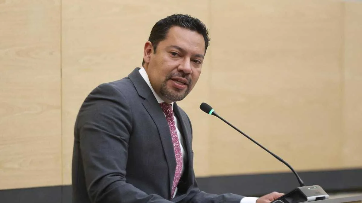 Andrés Villegas presenta iniciativa para modernizar bibliotecas públicas de Puebla