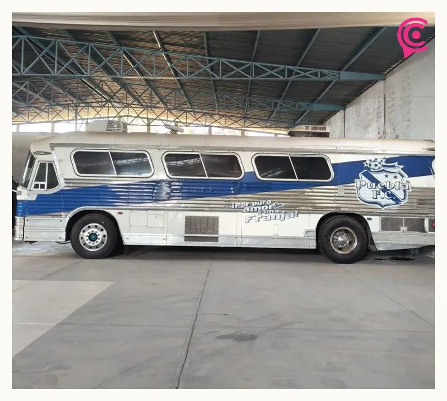 Ponen en venta al “Camotito”, autobús emblemático del Club Puebla