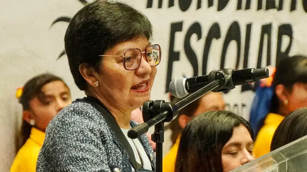 Lilia Cedillo entrega uniformes a atletas BUAP que competirán en los Juegos Nacionales 2026