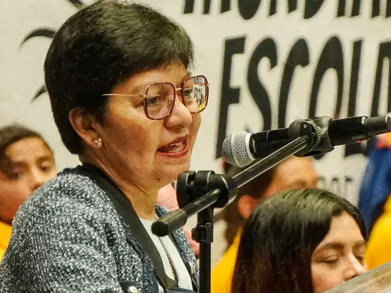 Lilia Cedillo entrega uniformes a atletas BUAP que competirán en los Juegos Nacionales 2026