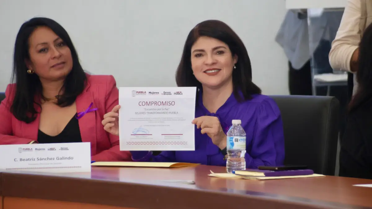 Firma Bety Sánchez compromiso para la erradicar la violencia hacia las mujeres