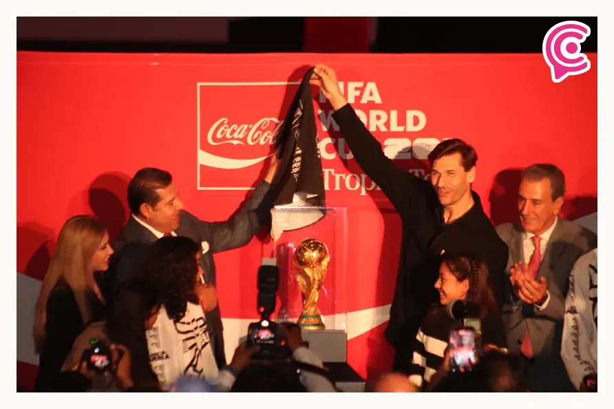 Puebla recibe la Copa del Mundo de la FIFA como parte del World Trophy Tour