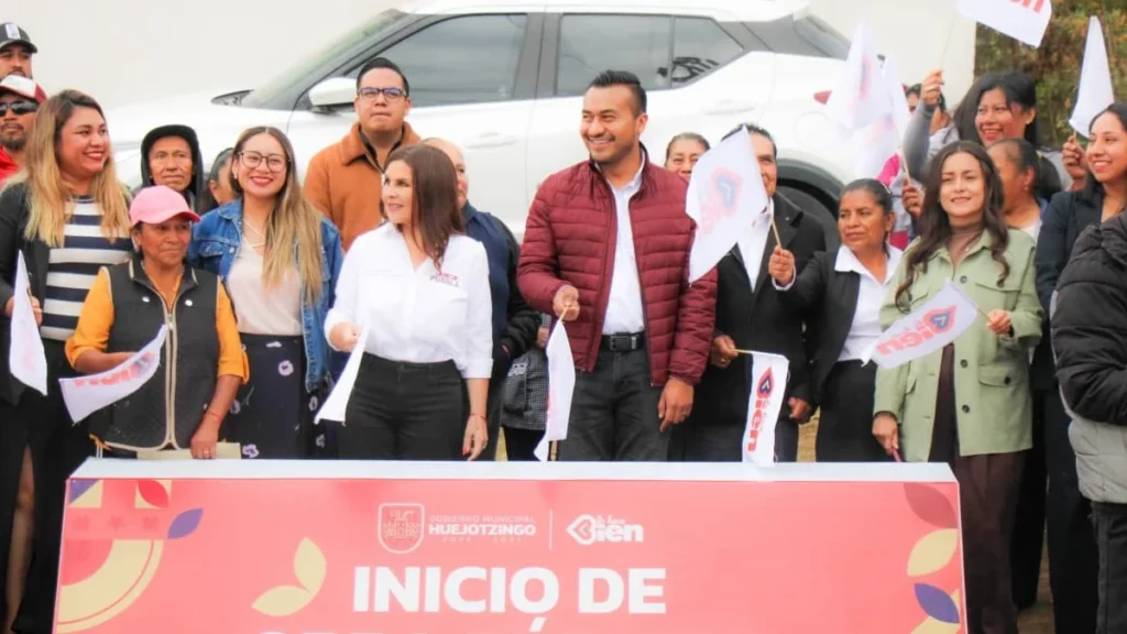 Roberto Solís da inicio al reencarpetamiento de la carretera San Juan Pancoac - Huejotzingo; mejorará la conectividad de miles