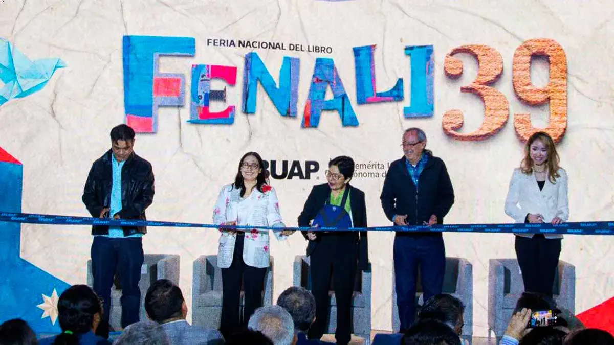 Lilia Cedillo inaugura la edición 39 de la Fenali 2026 de la BUAP 