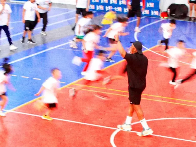 Puebla recibe clínicas de básquetbol de la NBA con participación de niños y 200 jóvenes