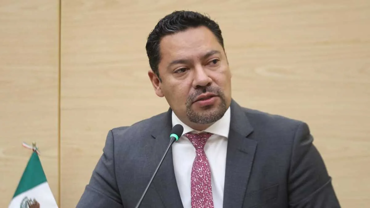 Andrés Villegas presenta iniciativa para modernizar bibliotecas públicas de Puebla