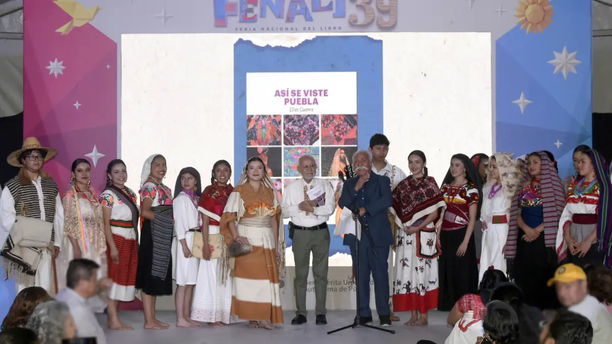 Presentan Así se viste Puebla, del maestro Elías Guerra en la Fenali 39