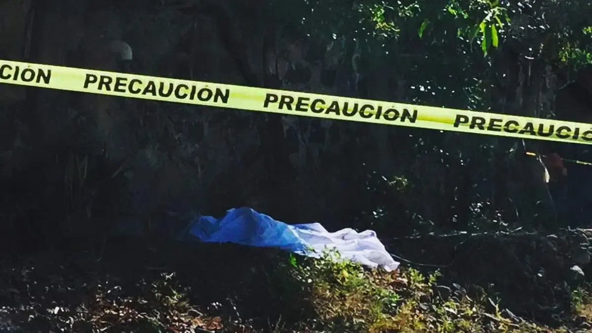 Degollan y abandonan a hombre en calles de Izúcar, Puebla; víctima sin identificación