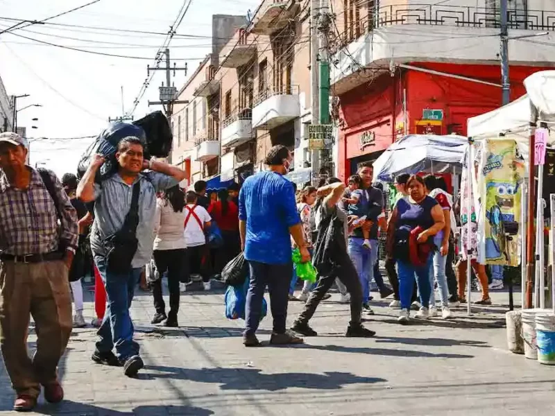 Detienen a integrantes de Fuerza 2000; ambulantes bloquean calles del Centro Histórico de Puebla