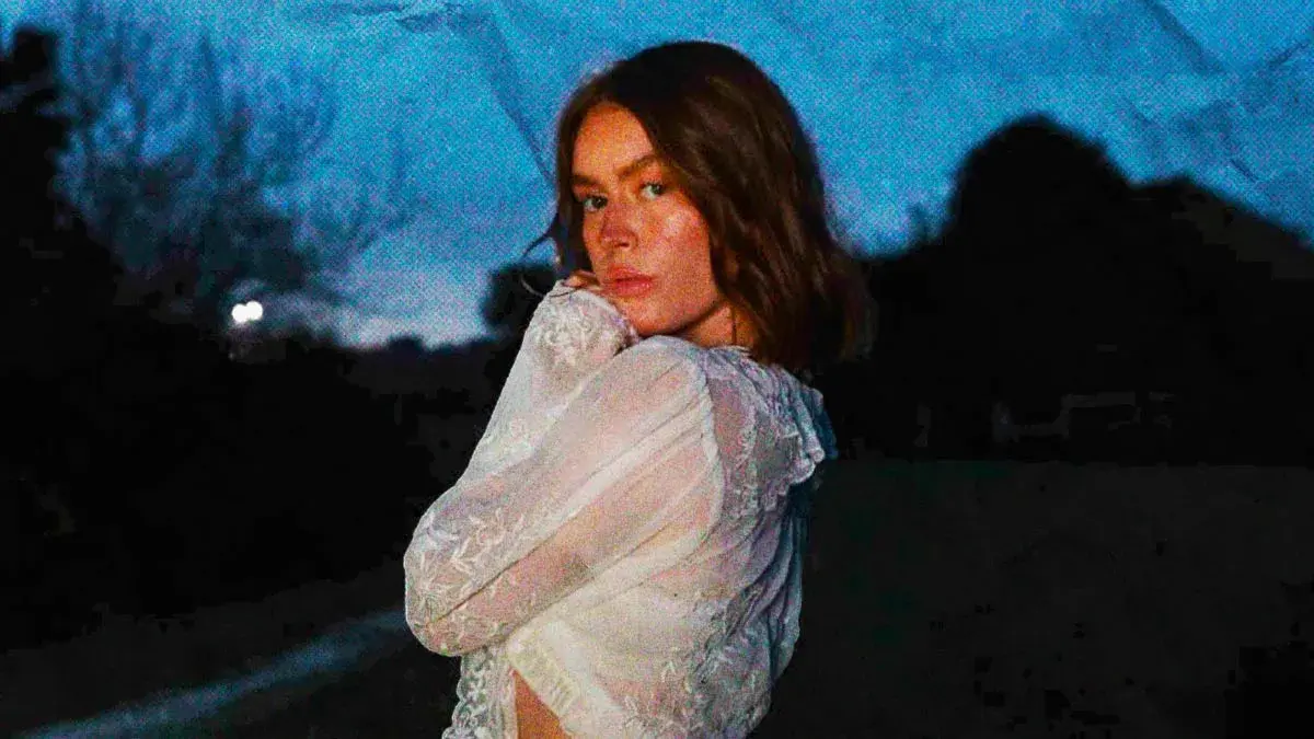 Ivanna debuta en la música con “Mis Ventanas”, un EP íntimo y emocional