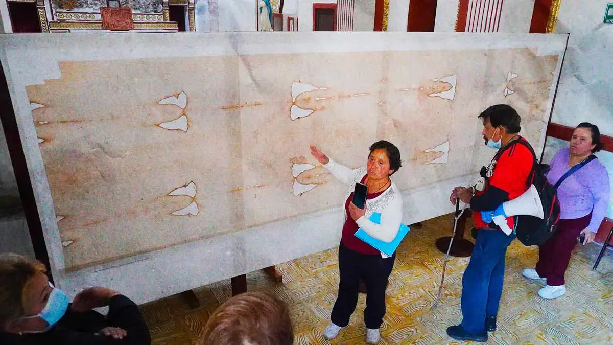 Exhiben réplica de la Sábana Santa en El Calvario de Puebla
