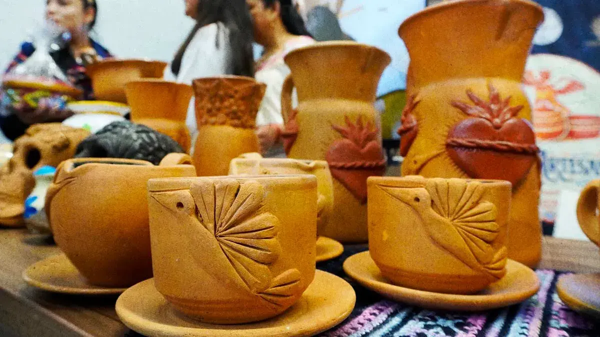 Alfarería centenaria de Tenextatiloyan en Puebla, permite que jóvenes preserven oficio y paguen estudios universitarios
