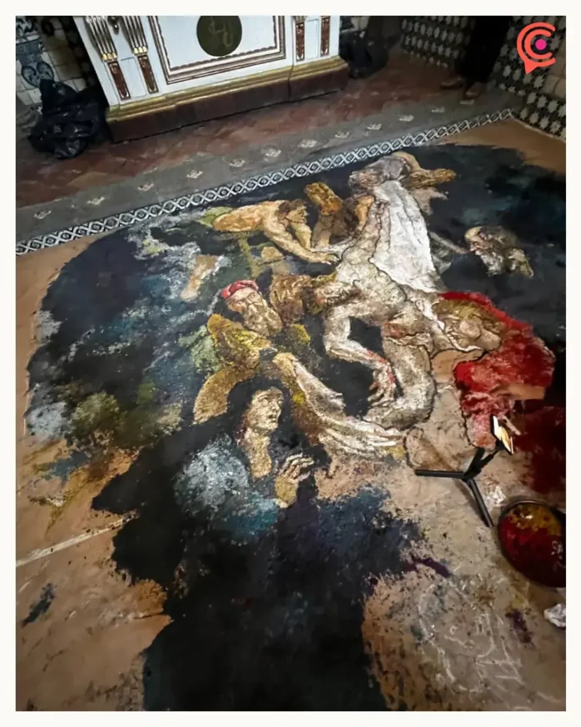 Artista poblano recrea “El Descendimiento de la Cruz” en tapete de aserrín en Santo Domingo, Puebla