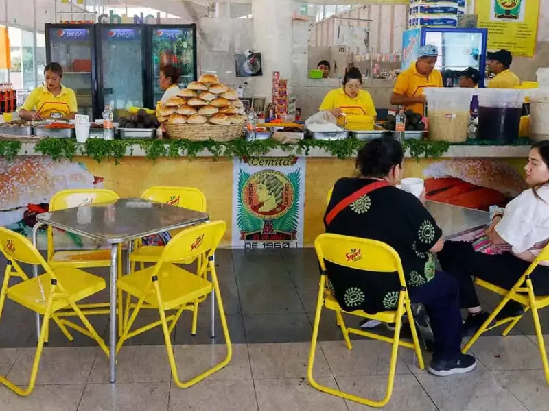 Mercado de Sabores de Puebla agoniza; locatarios reportan caída de ventas hasta un 40%