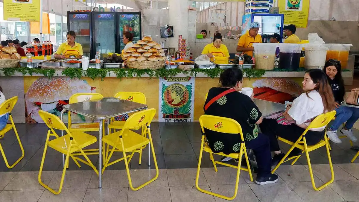 Mercado de Sabores de Puebla agoniza; locatarios reportan caída de ventas hasta un 40%