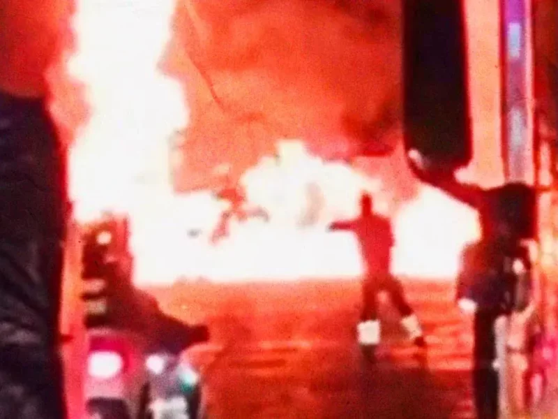 Muere policía estatal tras choque e incendio de su patrulla en la autopista México-Puebla