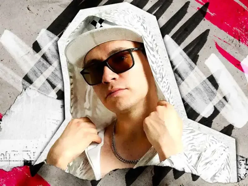 Raymix denuncia robo en su camerino durante concierto en Venustiano Carranza, Puebla